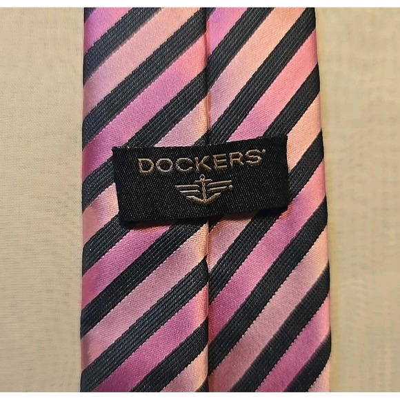 Dockers ~ Polyester Necktie ~48 Long 2.5 Wide~ Striped Pink Black - Picture 3 of 4